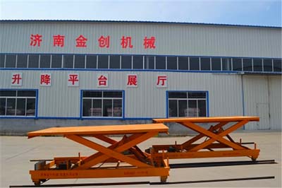 自行走液壓升降平臺(tái) 自行走液壓升降平臺(tái)