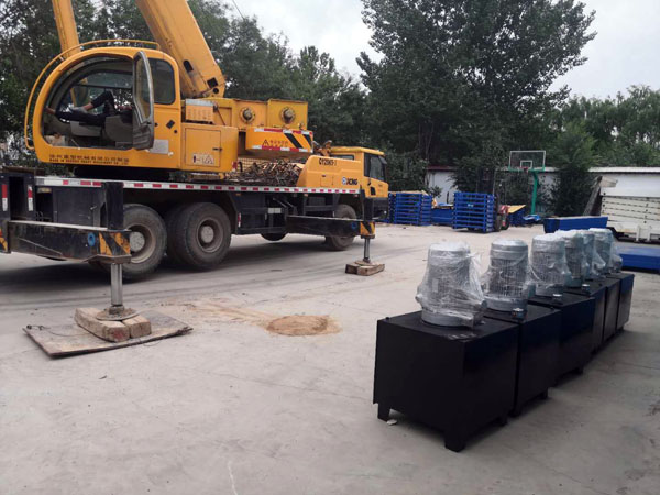 導軌式液壓升降機發貨圖 導軌式液壓升降機發貨圖